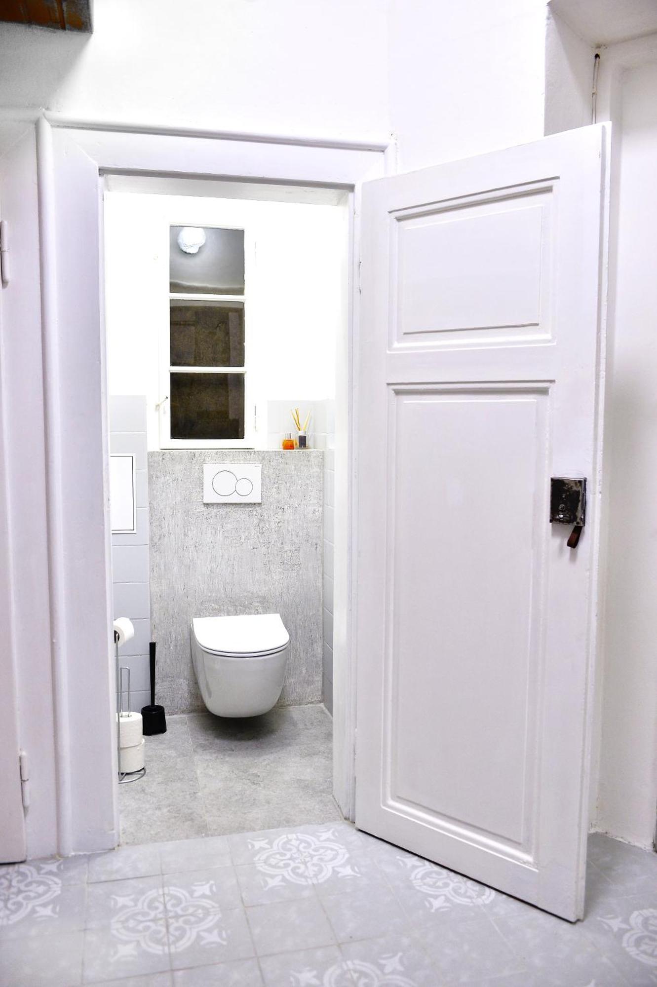 Airy & Bright Flat In Dejvice By Castle Apartament *