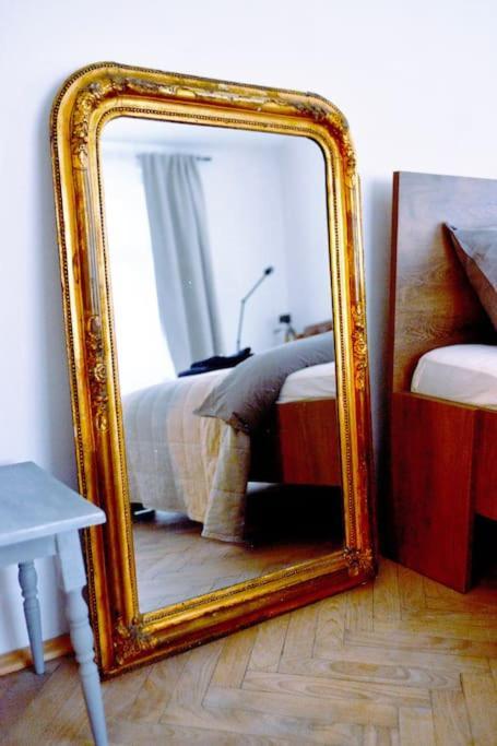 Airy & Bright Flat In Dejvice By Castle