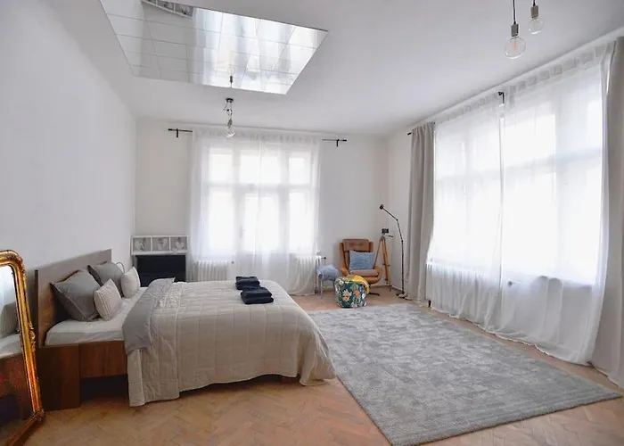 Airy & Bright Flat In Dejvice By Prague Castle